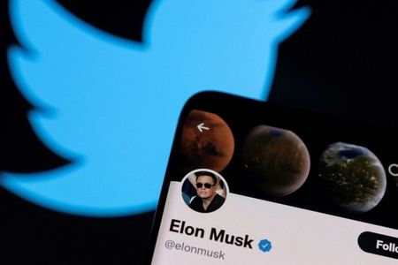 İlon Mask “Twitter” şirkətini 15 milyard dollara almaq istəyir 