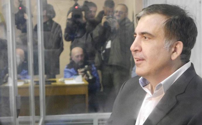 Saakaşvili çıxış edə bilmədi, zaldan təcili çıxarıldı 