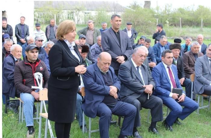 İcra başçısının vətəndaşlarla keçirdiyi qəbulda məmurlar mürgülədi - FOTOLAR