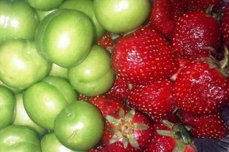 Satışda olan çiyələk, alça və pomidor hansı xəstəliklərə səbəb ola bilər? - AÇIQLAMA