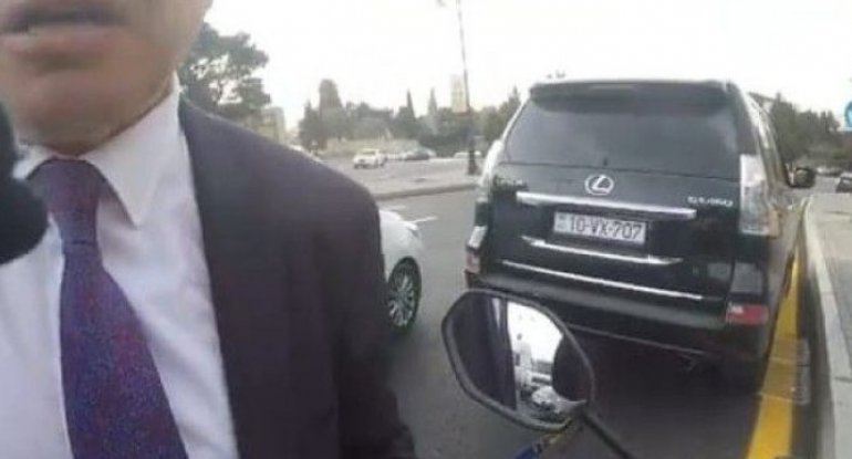 “Lexus” sahibi motosiklet sürücüsünü belə döydü - ANBAAN VİDEO
