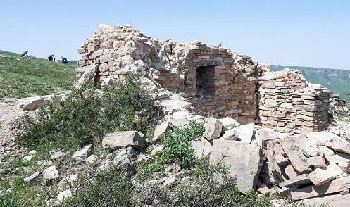 Şeyx Heydərin türbəsi baxımsız vəziyyətdə - Foto