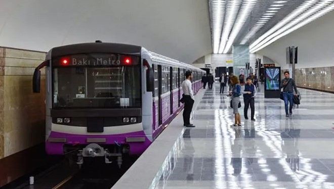 Metroda problem yarandı - Sərnişinlər düşürüldü 