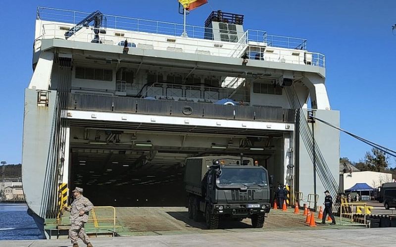 Daha bir ölkədən Ukraynaya hərbi yardım göndərildi - 200 ton... - FOTO