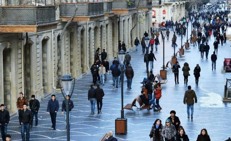 \"Əhalinin orta sinifi sıradan çıxır\" - Professor həyəcan təbili çaldı