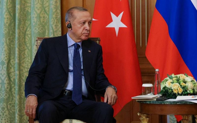 Ərdoğan: “Türkiyə Putinlə Zelenski arasında görüşün platforması olmağa hazırdır” 