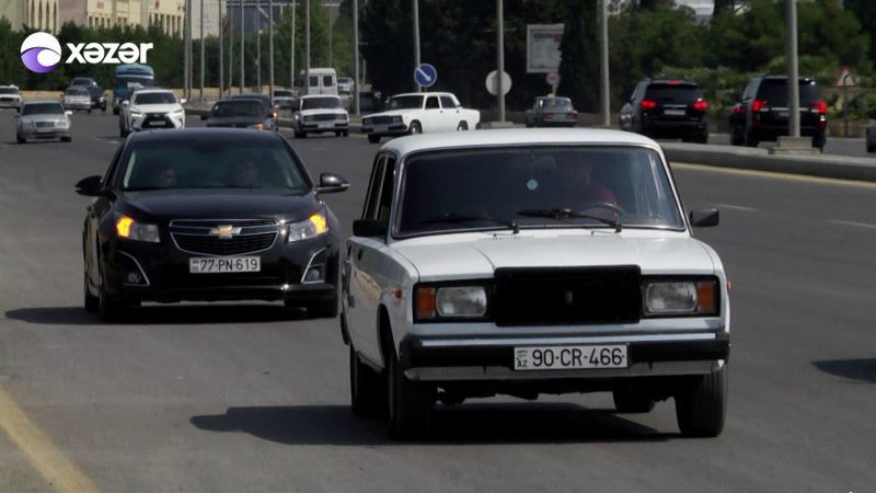 Gəncədə təhlükəli vəziyyət: Sürücülər yolu qısaltmaq üçün görün nə edirlər VİDEO