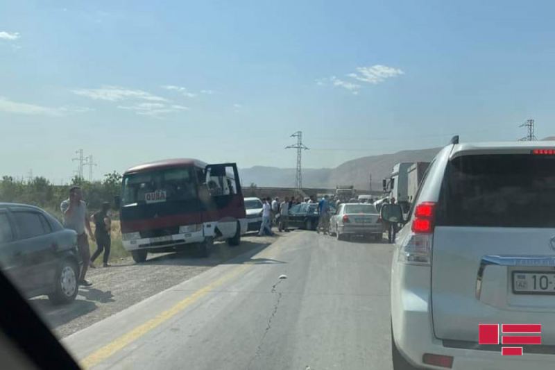 Bakı-Quba yolunda iki maşın toqquşub, xəsarət alanlar var - FOTO 