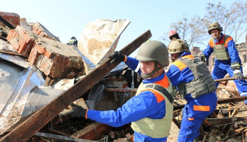 Xarkovda raketlə vurulan binada ölənlərin sayı 12 nəfərə çatıb 