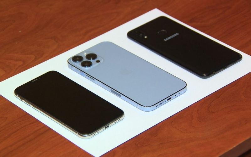 Bakıda mağazadan 94 min manatlıq 35 ədəd telefon oğurlanıb 