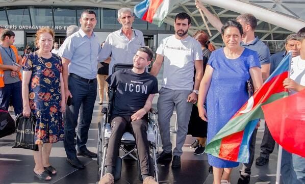 Türkiyədə müalicə alan iki qazi ölkəyə qayıtdı 