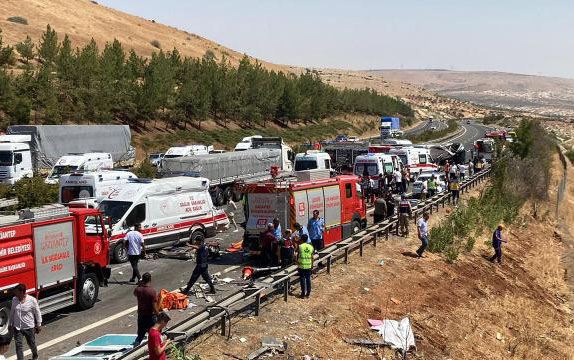 Türkiyədə dəhşətli yol qəzası - Ölən və yaralananlar var+Fotolar 
