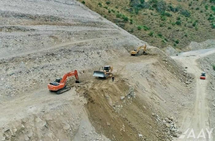 Azərbaycan Ermənistanla sərhəddə yeni yol inşa edir — FOTOLAR