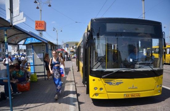 Kiyevlilər həyəcan siqnalı zamanı ictimai nəqliyyatın dayanmasına etiraz edib 