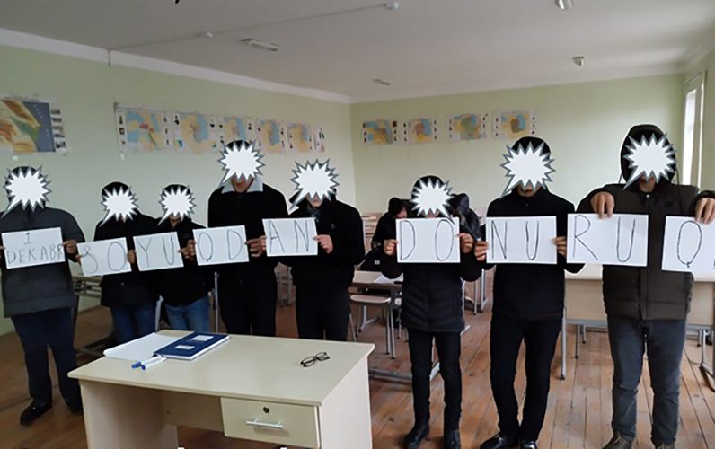 Azərbaycanda soyuqdan donan şagirdlər belə etiraz etdilər - AÇIQLAMA