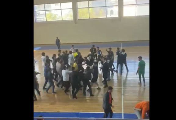 Azərbaycanda tələbələr arasında kütləvi dava - ANBAAN VİDEO