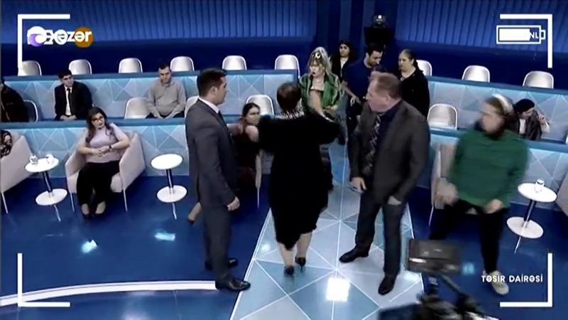 Şəfiqə Nağıyeva da Anar Vəziroğluna su atıb - VİDEO