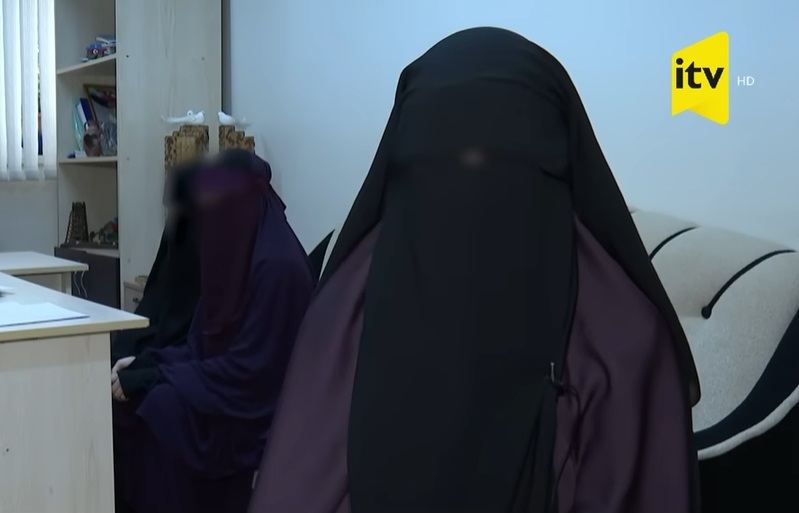 Suriyadan Azərbaycana gətirilən qız: \"Atalığımı tutdular, anam qaçmaq istəyəndə...\" - VİDEO