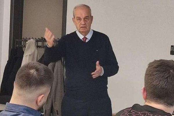 Həbsi tələb olunan sabiq baş qərargah rəisi universitetdə işə başladı (FOTO)