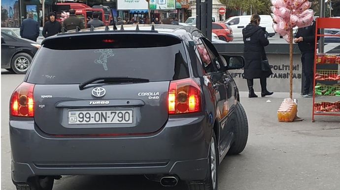Bakıda avtomobil ilə metroya girən sürücü - FOTO