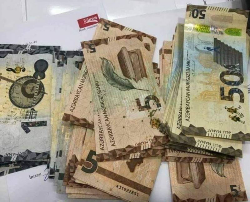 Yeni 5 manatlıq pul nişanları - FOTO