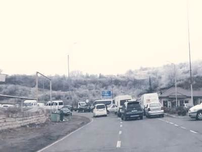 Erməni mediasında ağlaşma: Laçın dəhlizindən keçmək istəyənlər yolda qalıb... FOTO