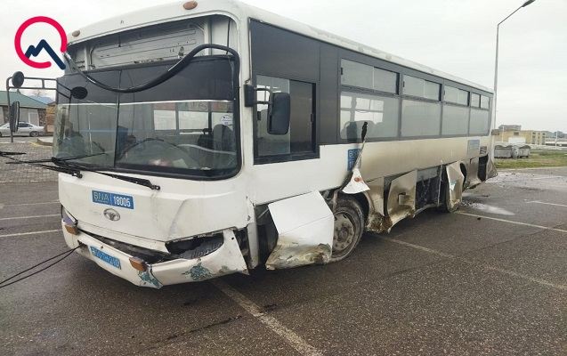 Bakıda marşrut avtobusu aşdı - Foto