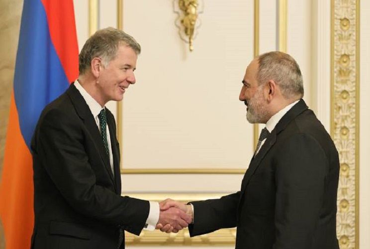 Paşinyan Britaniya kəşfiyyat rəhbəri ilə görüşdü - FOTO 