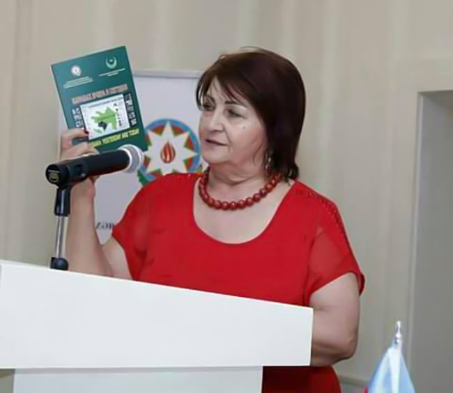 Aksiyada şuba geyinən xanım danışdı: “Göyərçin sağdır, şubanı 15 il əvvəl almışam…”
