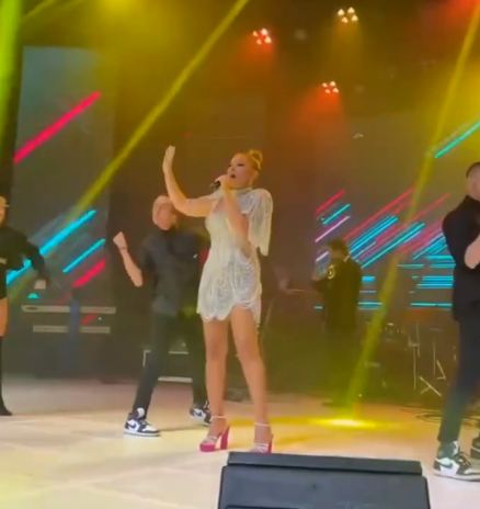 Məşhur müğənni Bakıya kimin toyuna gəlib? - FOTO/VİDEO