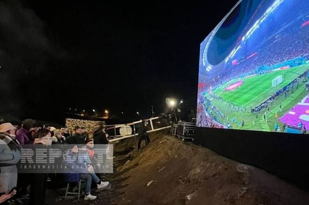 Xankəndi-Laçın yolunda aksiya iştirakçıları və sülhməramlılar mundialın oyununu canlı izləyirlər - FOTO