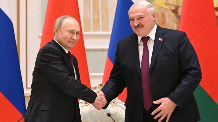 Lukaşenko: Biz Rusiya ilə birgə S-400 və İsgəndər sistemlərini işə salmışıq