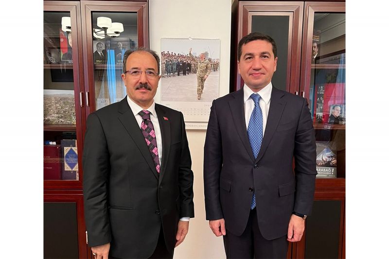 Hikmət Hacıyev Türkiyə səfirini qəbul edib 