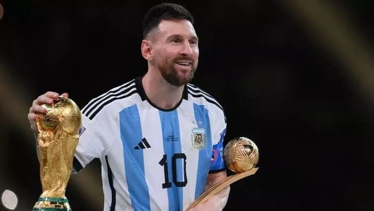 Lionel Messi  yeni müqavilə imzaladı 