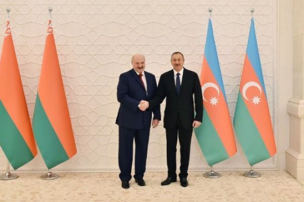 Lukaşenko İlham Əliyevi təbrik edib 