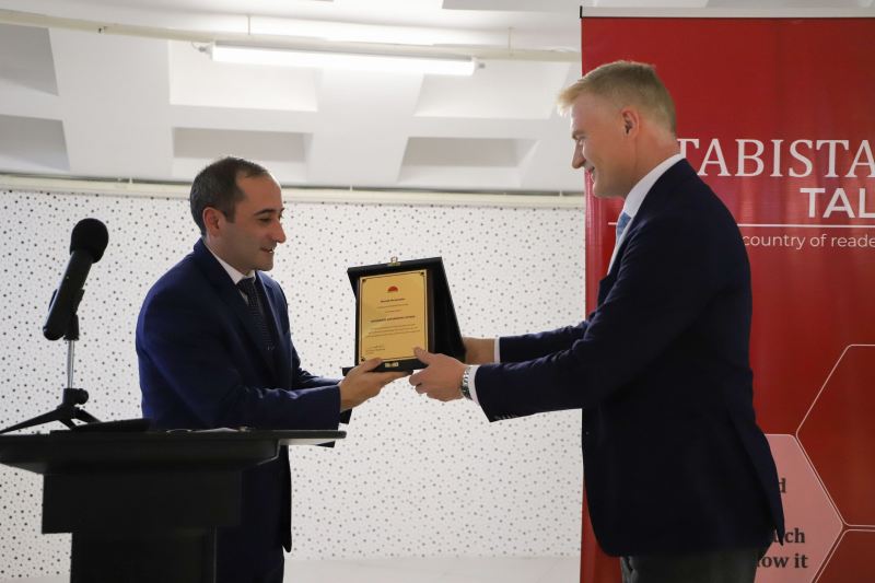 Kitabı dilimizə tərcümə edilən finlandiyalı professor Bakıya gəldi - FOTO