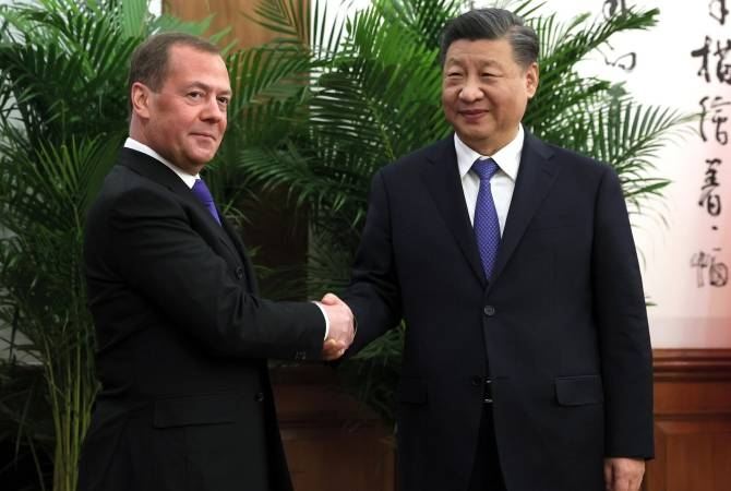Zelenski ABŞ-da ikən, Medvedev Çində idi: Pekin Rusiyaya dəstək verəcəkmi?