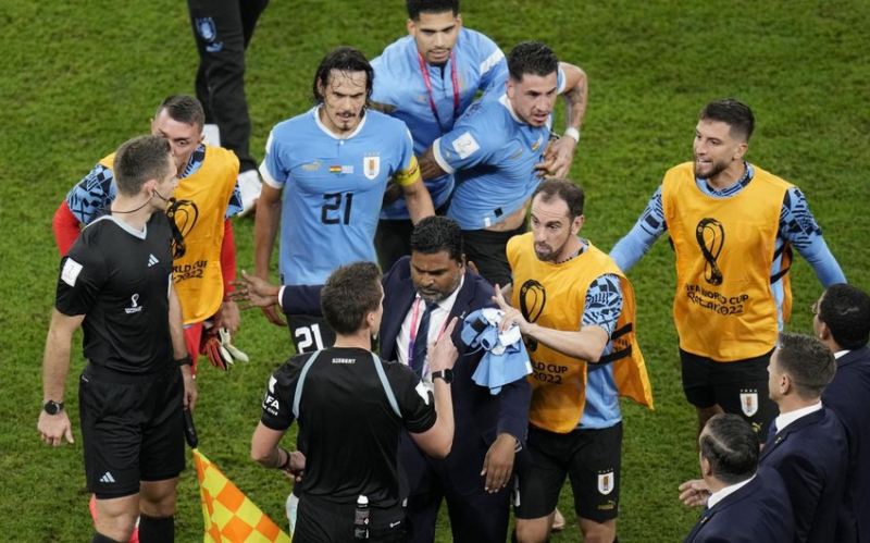 FIFA Uruqvay millisinin aparıcı üzvlərini futboldan kənarlaşdıra bilər 