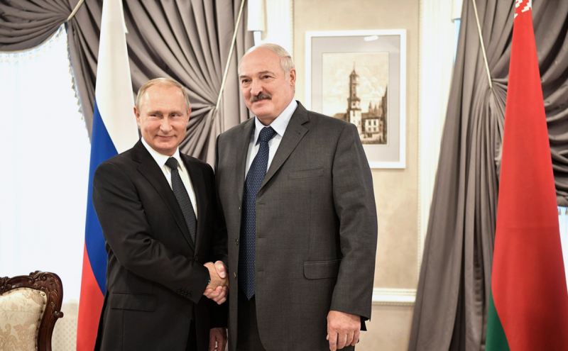 Putinlə Lukaşenko arasında muzeydə qeyri-rəsmi görüş baş tutub 