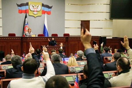 Qondarma Donets Xalq Respublikası öz konstitusiyasını qəbul etdi 