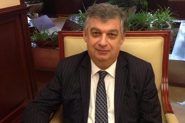 Deputat üç məcəllənin qəbul olunmasını təklif etdi 