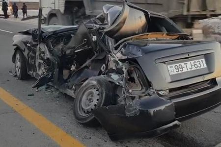 Ağdaşda ağır qəza: Polis əməkdaşı öldü - \"Kamaz\" minik maşını ilə toqquşdu