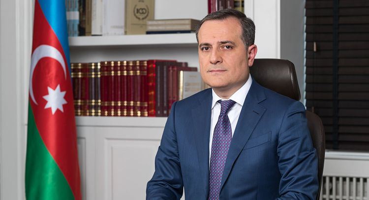 Ceyhun Bayramov erməni həmkarı ilə görüşmək üçün yola düşdü 