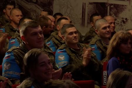 Sülhməramlılar Xankəndi teatrında – Separatçılara rus dili təbliğ olunur 