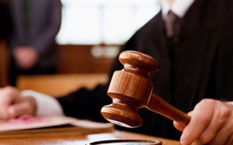 Bakıda arvadını uşaqlarının gözü önündə öldürmək istəyən şəxsə hökm oxunub 