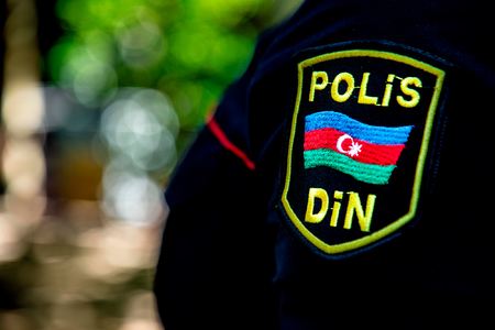 DİQQƏT! Polis hər yerdə bu şəxsi axtarır - FOTO 