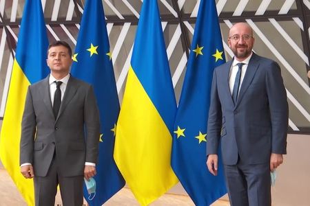 Zelenski Şarl Mişellə danışdı: Cəbhədəki vəziyyəti müzakirə etdilər