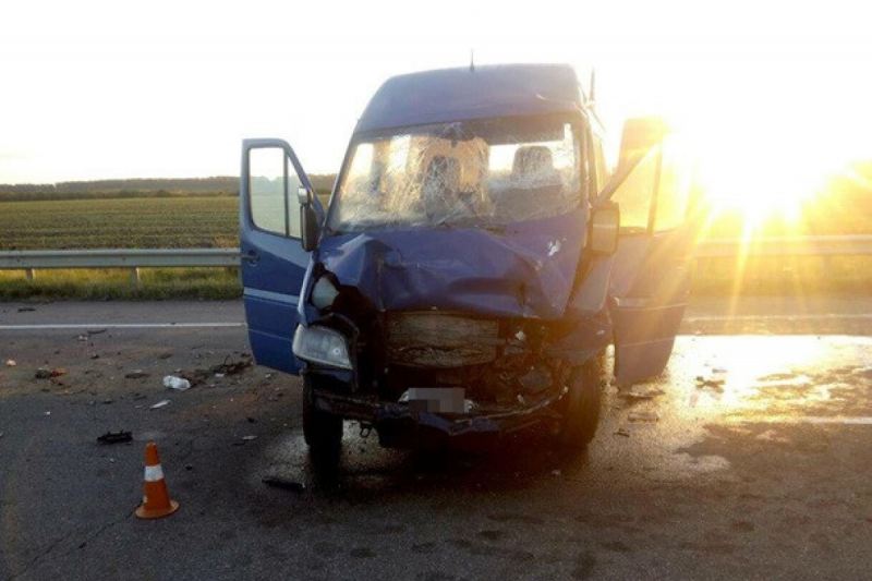 Mikroavtobusla \"KamAZ\" toqquşub, ölən və yaralananlar var 
