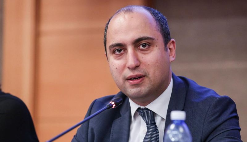Emin Əmrullayev məktəbdə çıxan videolardan danışdı: \"4 milyon insandan 2 nəfəri...\"