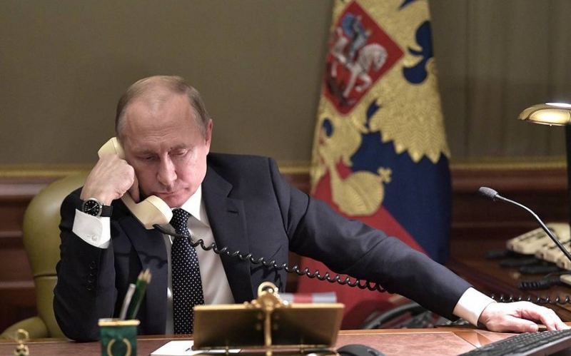 Putinlə Makron arasında telefon danışığı başlayıb 